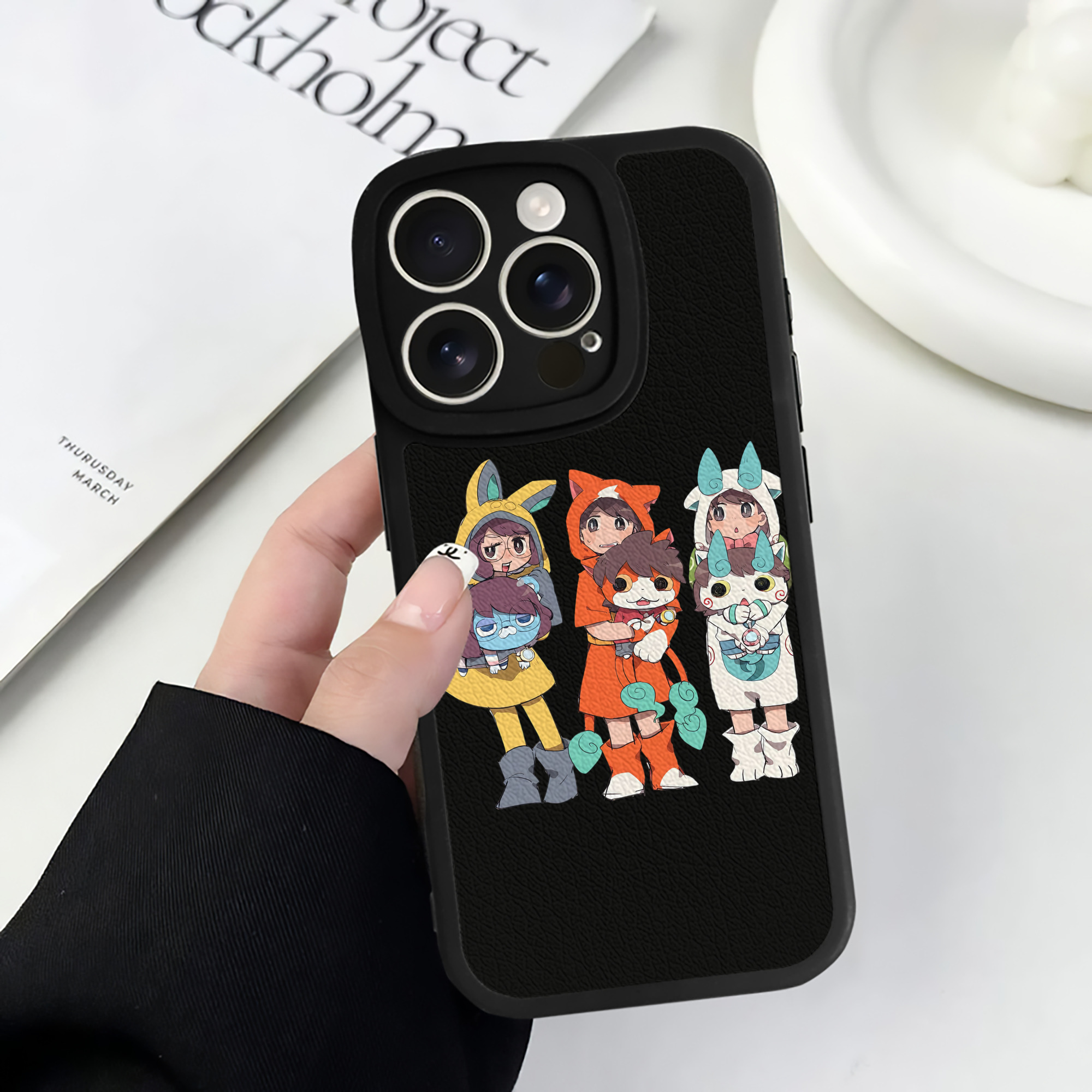 （画像用） 妖怪ウォッチ Yo-kai Watch 【iPhone 16シリーズ対応】シリコンスマホケース（レザー調） 材質：シリコン